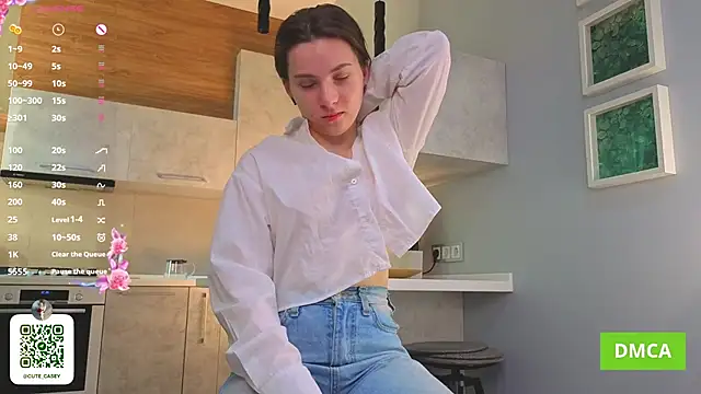 Snapshot of DonnaBurkee chatting on 10.11.25 DonnaBurkee online show from 10.11.25