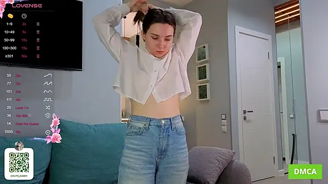 Snapshot of DonnaBurkee chatting on 10.16.25 DonnaBurkee online show from 10.16.25