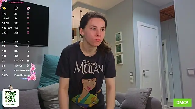 Snapshot of DonnaBurkee chatting on 11.06.25 DonnaBurkee online show from 11.06.25