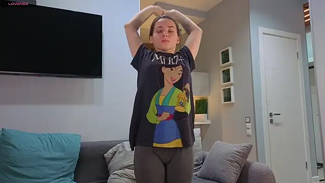 Snapshot of DonnaBurkee chatting on 11.15.25 DonnaBurkee online show from 11.15.25