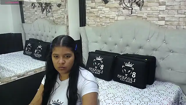 Snapshot of sia_cavad chatting on 03.08.25 sia cavad online show from 03.08.25