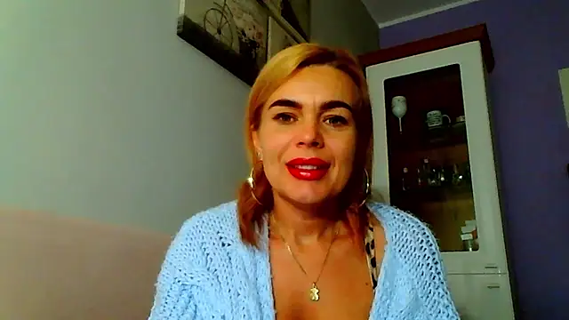 Snapshot of DESIREjenny chatting on 12.04.24 DESIREjenny online show from 12.04.24