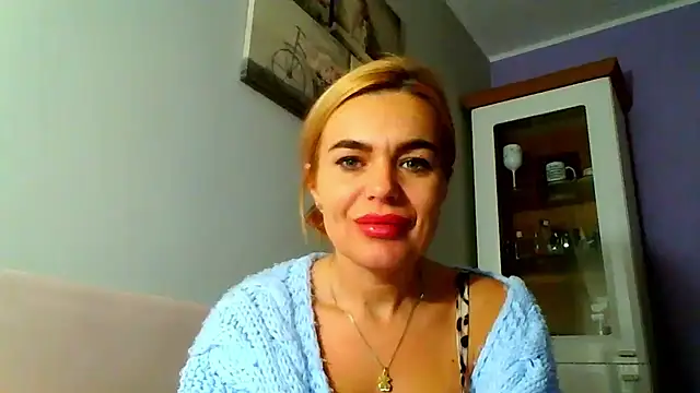 Snapshot of DESIREjenny chatting on 12.06.24 DESIREjenny online show from 12.06.24