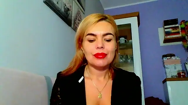 Snapshot of DESIREjenny chatting on 12.09.24 DESIREjenny online show from 12.09.24