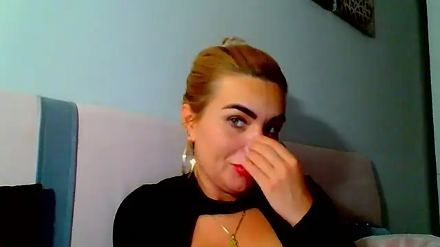 Snapshot of DESIREjenny chatting on 12.10.24 DESIREjenny online show from 12.10.24