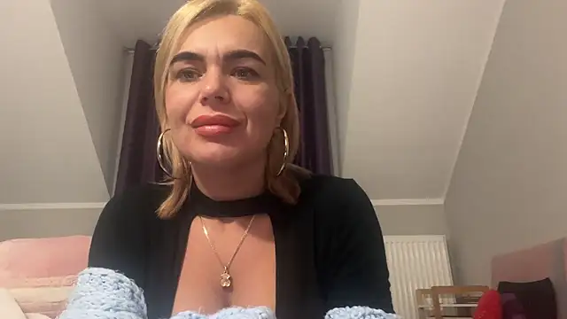 Snapshot of DESIREjenny chatting on 12.16.24 DESIREjenny online show from 12.16.24