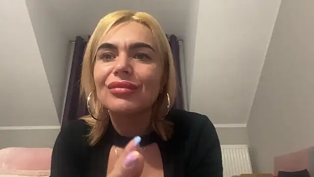 Snapshot of DESIREjenny chatting on 12.16.24 DESIREjenny online show from 12.16.24