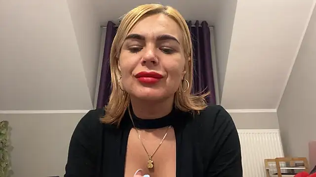 Snapshot of DESIREjenny chatting on 12.20.24 DESIREjenny online show from 12.20.24