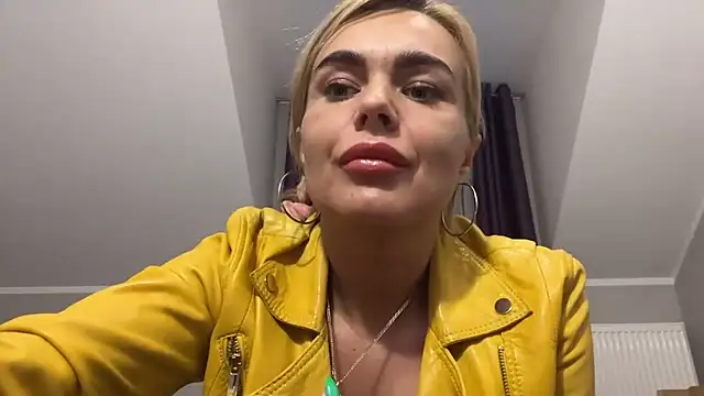 Snapshot of DESIREjenny chatting on 01.24.25 DESIREjenny online show from 01.24.25