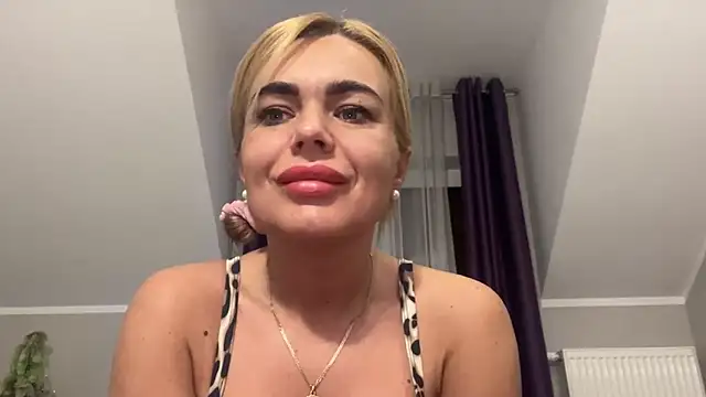 Snapshot of DESIREjenny chatting on 01.25.25 DESIREjenny online show from 01.25.25