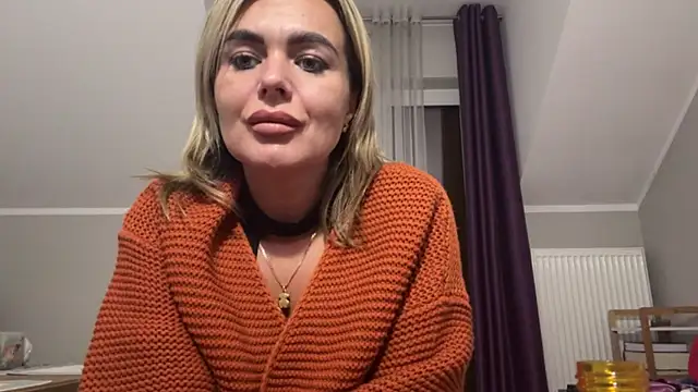 Snapshot of DESIREjenny chatting on 10.02.25 DESIREjenny online show from 10.02.25