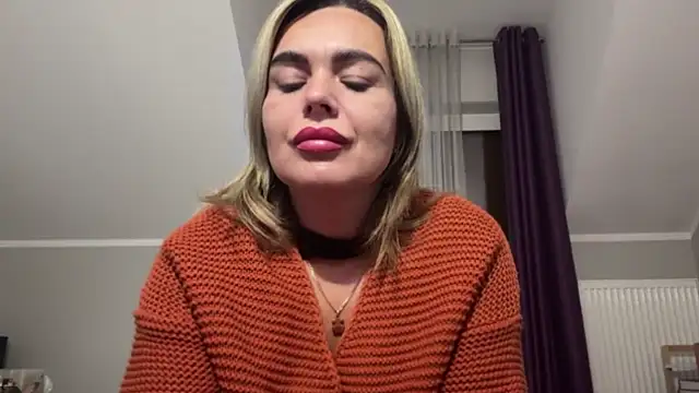 Snapshot of DESIREjenny chatting on 10.03.25 DESIREjenny online show from 10.03.25