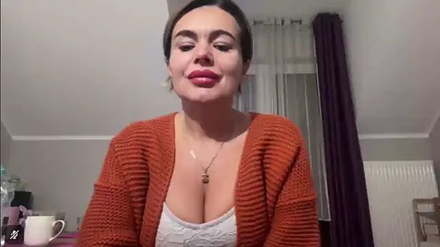 Snapshot of DESIREjenny chatting on 10.21.25 DESIREjenny online show from 10.21.25