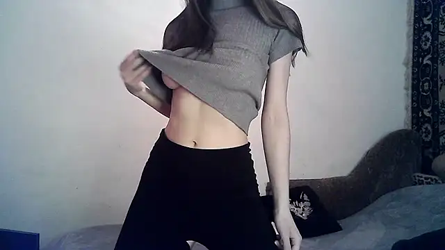 Snapshot of ElizaSwon chatting on 03.06.25 ElizaSwon online show from 03.06.25