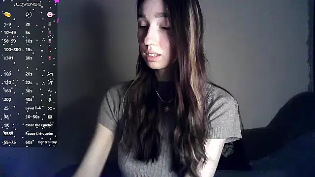 Snapshot of ElizaSwon chatting on 03.11.25 ElizaSwon online show from 03.11.25