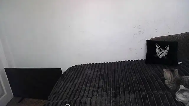 Snapshot of ElizaSwon chatting on 09.12.25 ElizaSwon online show from 09.12.25