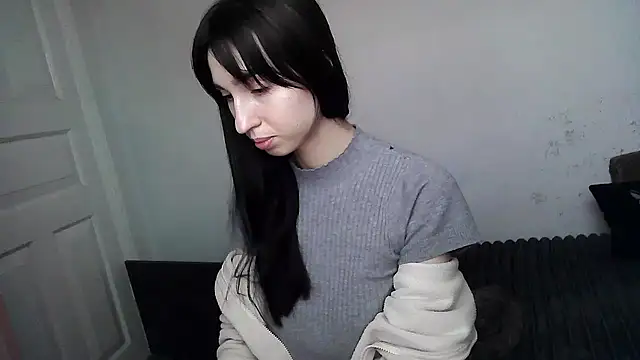 Snapshot of ElizaSwon chatting on 09.21.25 ElizaSwon online show from 09.21.25