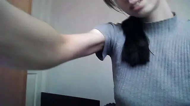 Snapshot of ElizaSwon chatting on 09.23.25 ElizaSwon online show from 09.23.25