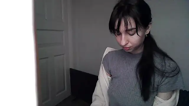 Snapshot of ElizaSwon chatting on 09.24.25 ElizaSwon online show from 09.24.25