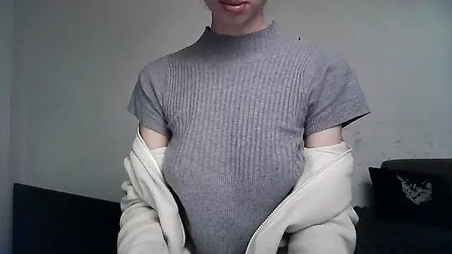 Snapshot of ElizaSwon chatting on 10.04.25 ElizaSwon online show from 10.04.25