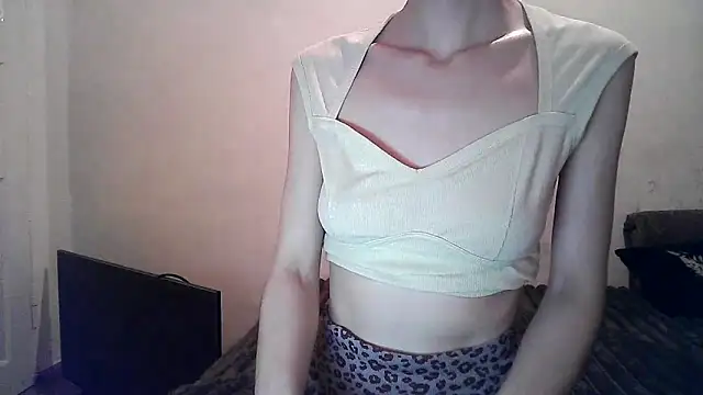 Snapshot of ElizaSwon chatting on 10.14.25 ElizaSwon online show from 10.14.25