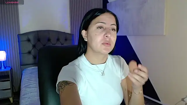 isabella smith  online show from 09.24.25