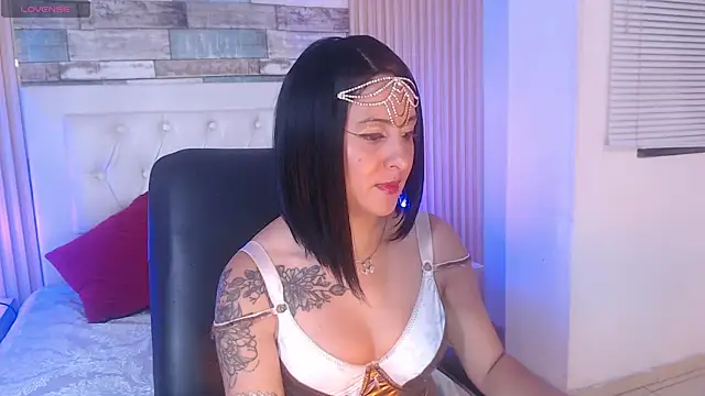 isabella smith  online show from 10.08.25