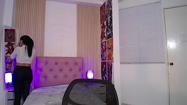 isabella smith  online show from 11.07.25