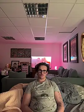 Snapshot of hardmecl chatting on 01.05.25 hardmecl online show from 01.05.25