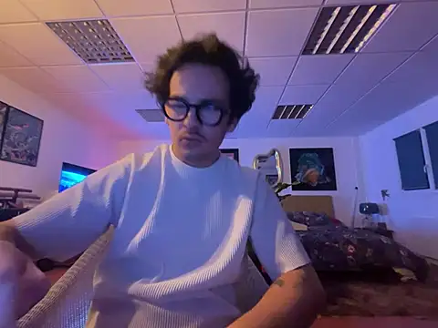 Snapshot of hardmecl chatting on 03.16.25 hardmecl online show from 03.16.25