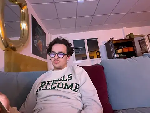 Snapshot of hardmecl chatting on 03.18.25 hardmecl online show from 03.18.25