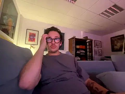 Snapshot of hardmecl chatting on 10.03.25 hardmecl online show from 10.03.25