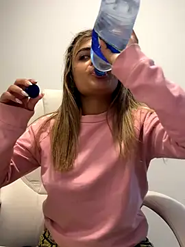 pamell col online show from 10.05.25