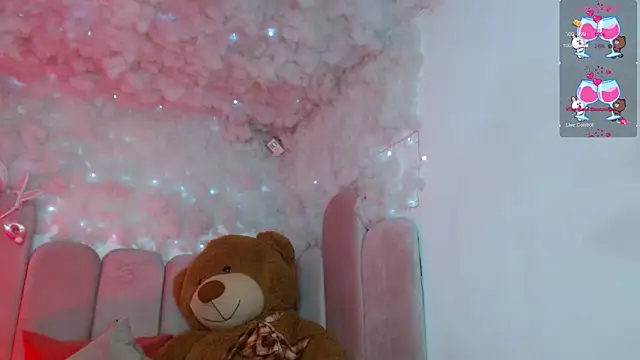 Snapshot of puca_ebony chatting on 02.17.26 puca ebony online show from 02.17.26