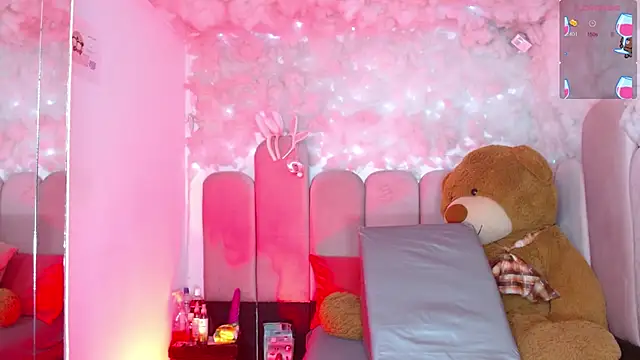 Snapshot of puca_ebony chatting on 02.23.26 puca ebony online show from 02.23.26