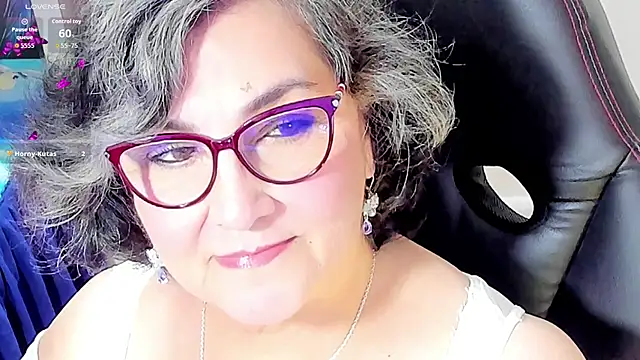 Snapshot of cataleya_mom chatting on 10.02.25 cataleya mom online show from 10.02.25