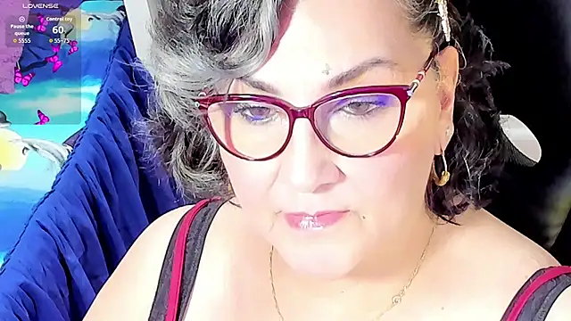 Snapshot of cataleya_mom chatting on 10.06.25 cataleya mom online show from 10.06.25