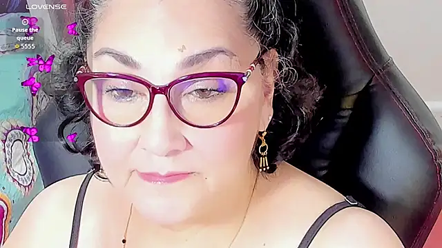 Snapshot of cataleya_mom chatting on 10.12.25 cataleya mom online show from 10.12.25