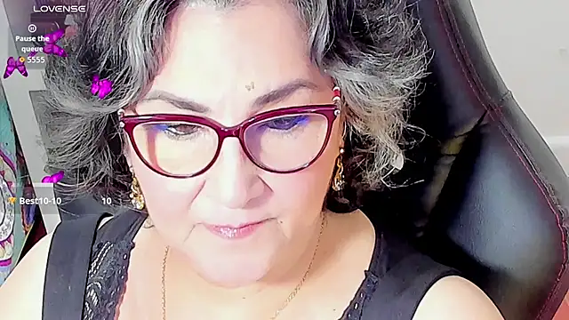 Snapshot of cataleya_mom chatting on 10.13.25 cataleya mom online show from 10.13.25