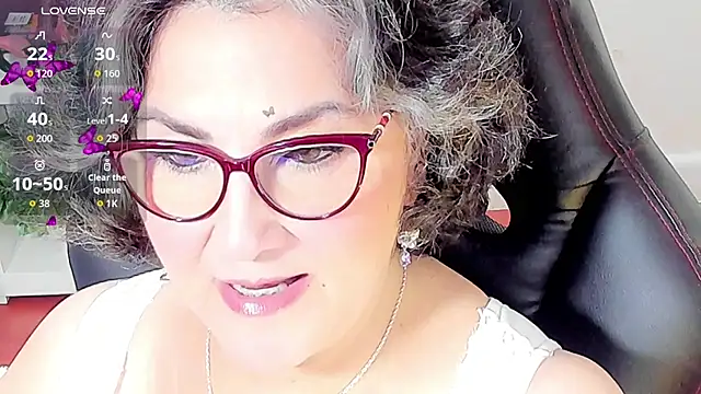 Snapshot of cataleya_mom chatting on 10.14.25 cataleya mom online show from 10.14.25