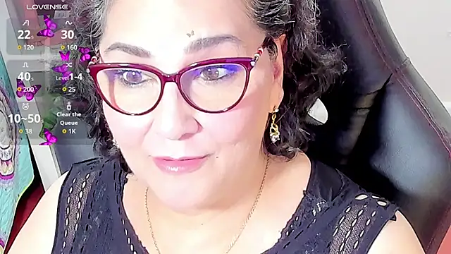 Snapshot of cataleya_mom chatting on 10.19.25 cataleya mom online show from 10.19.25