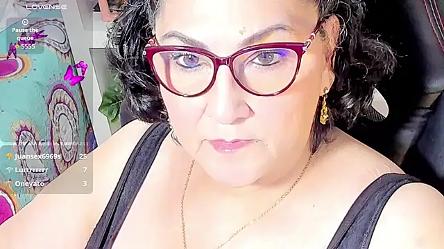 Snapshot of cataleya_mom chatting on 10.22.25 cataleya mom online show from 10.22.25