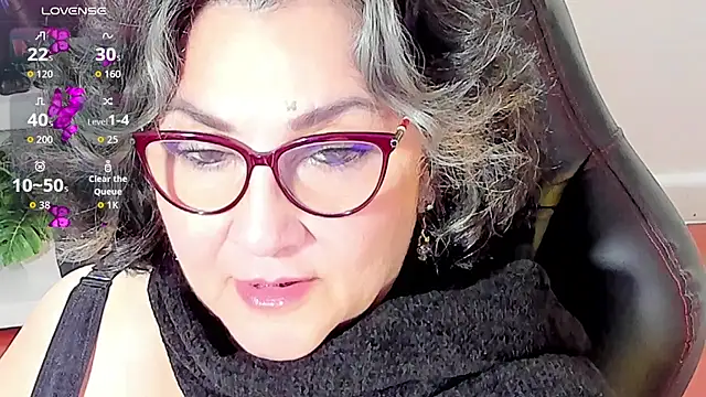 Snapshot of cataleya_mom chatting on 10.23.25 cataleya mom online show from 10.23.25