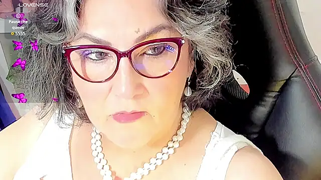 Snapshot of cataleya_mom chatting on 10.24.25 cataleya mom online show from 10.24.25