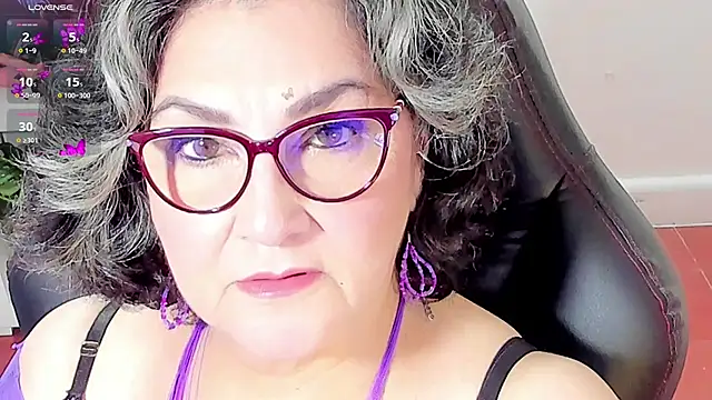 Snapshot of cataleya_mom chatting on 11.05.25 cataleya mom online show from 11.05.25