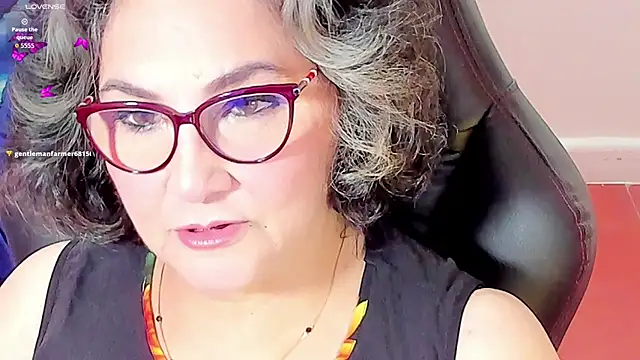 Snapshot of cataleya_mom chatting on 11.05.25 cataleya mom online show from 11.05.25