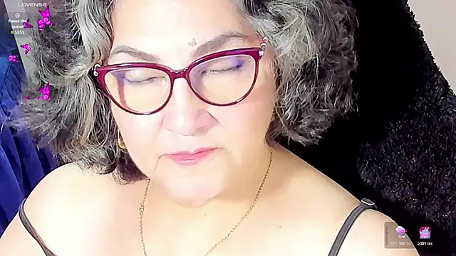 Snapshot of cataleya_mom chatting on 11.11.25 cataleya mom online show from 11.11.25