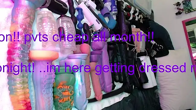 Snapshot of famousALYX chatting on 02.08.26 famousALYX online show from 02.08.26