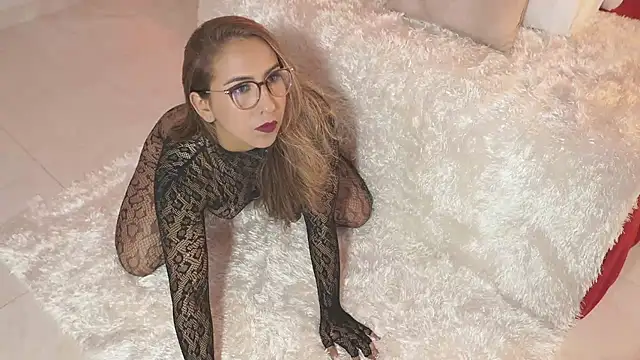 Snapshot of Sofia_Cooper_ chatting on 10.10.25 Sofia Cooper online show from 10.10.25