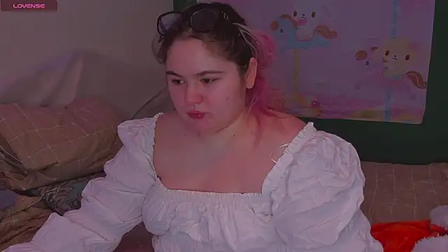 Freakcute  online show from 02.27.25